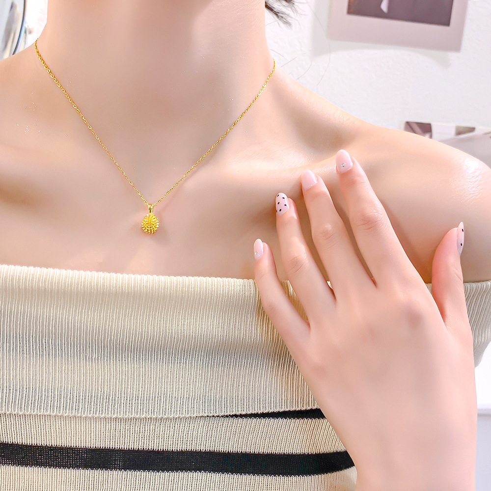 Douyin's same style durian necklace for women, with a unique design sense. The durian back-and-forth symbolizes titanium steel collarbone chain, a popular online accessory Application Scenario