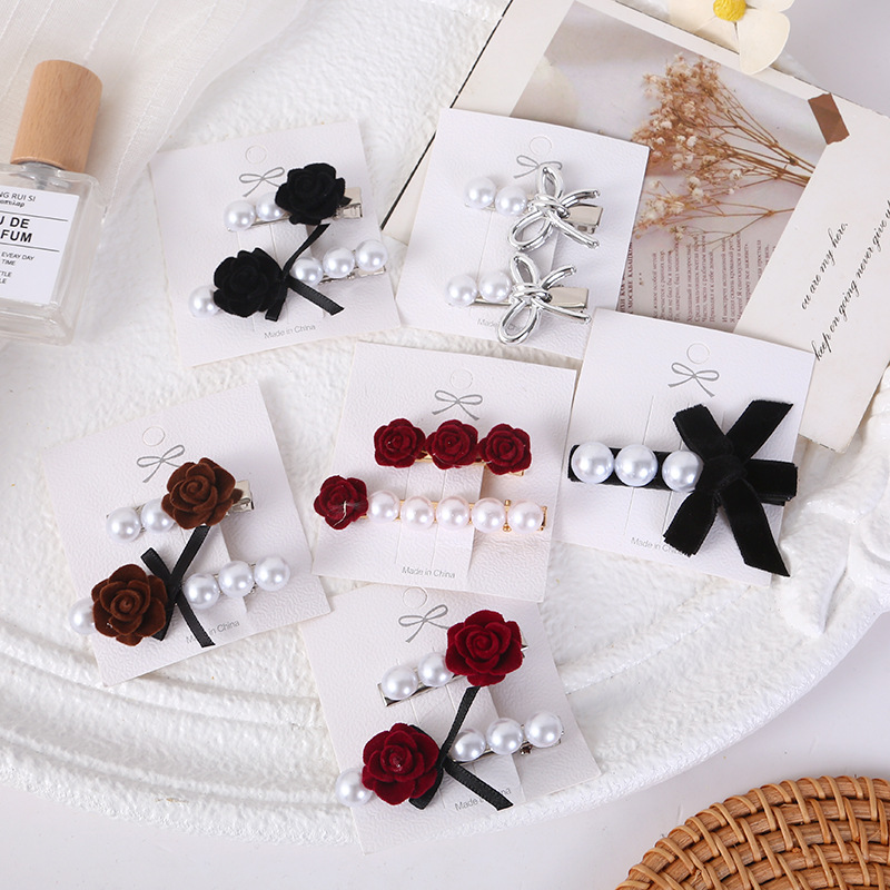 Red velvet rose hair clip, ins wine red duckbill clip, versatile, elegant and retro girl, autumn and winter fringe by the seaside clip details Picture