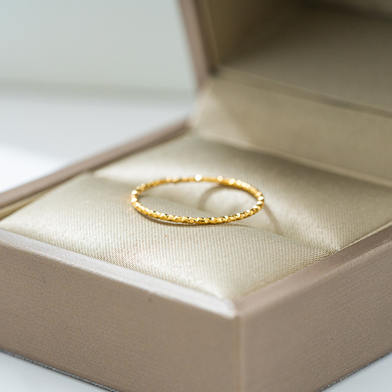 Plain bezel starry sky car flower ring for women, titanium steel, no color fading, 1MM extremely thin, versatile ring, with a unique and high-end line Specification drawing