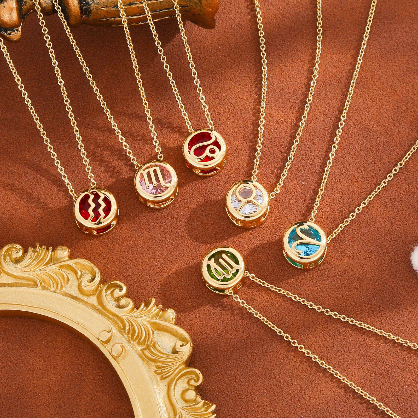 The double-sided hollowed-out 12-zodiac sign necklace is versatile. The 12-birthday hollowed-out zircon pendant collarbone chain is gold-plated to retain its color Specification drawing
