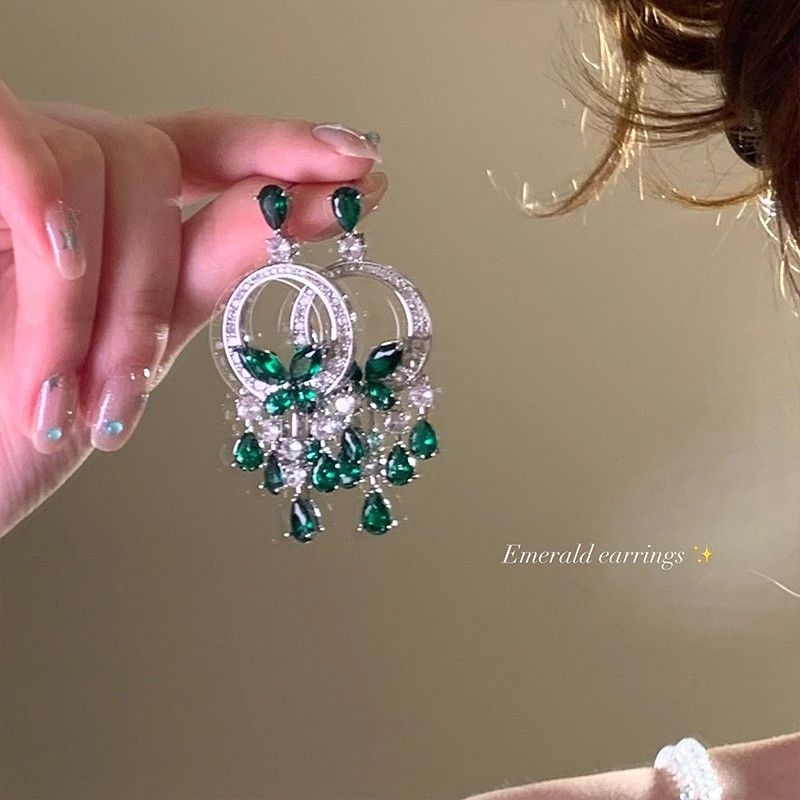 Green butterfly round earrings, stud earrings, crystal temperament, zircon, light luxury, niche, elegant and exquisite new tassel earrings Specification drawing