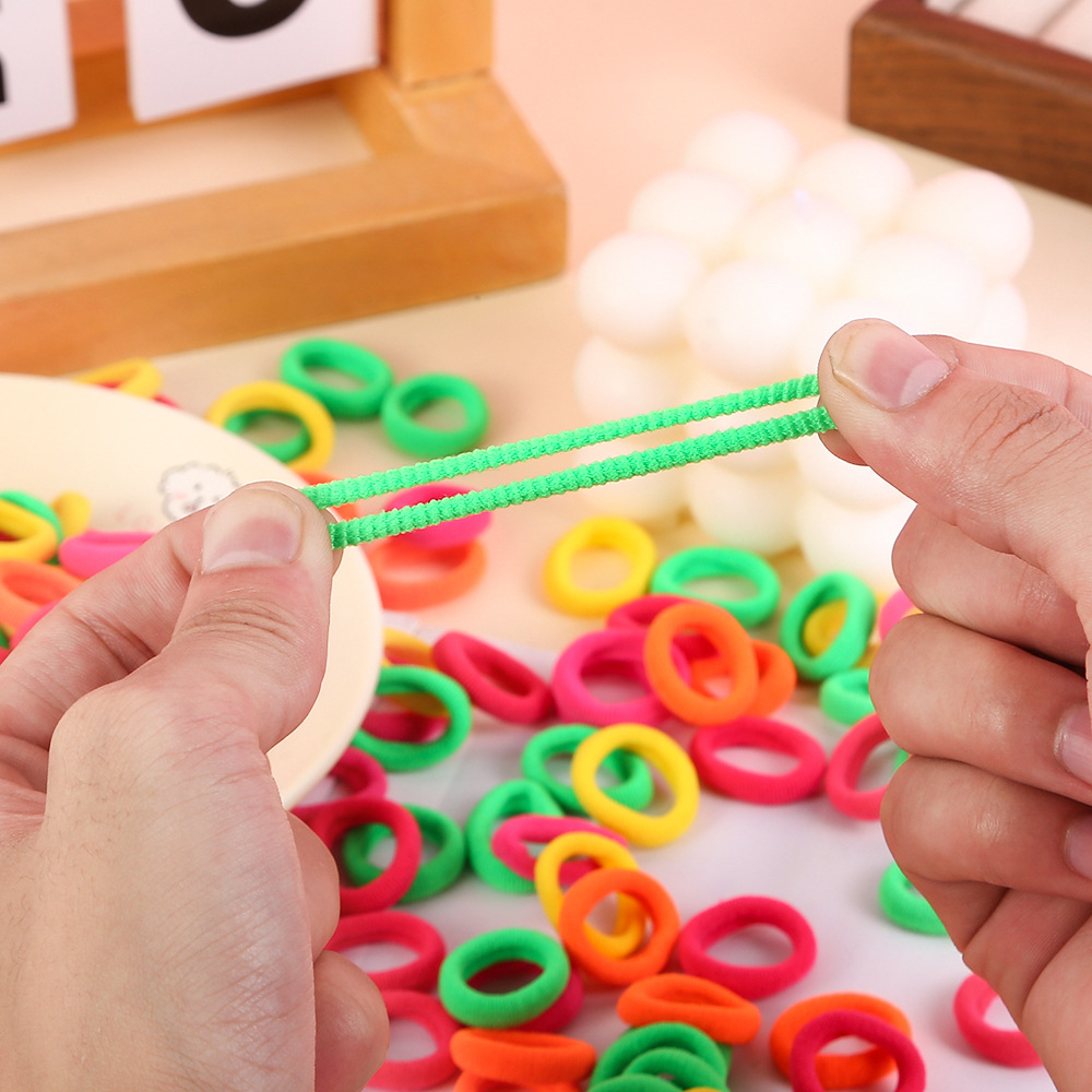 Children's rubber bands do not hurt hair. Girls tie their hair with rubber bands. Little babies' hair ties. High-elasticity towel hair ties. Headwear Application Scenario