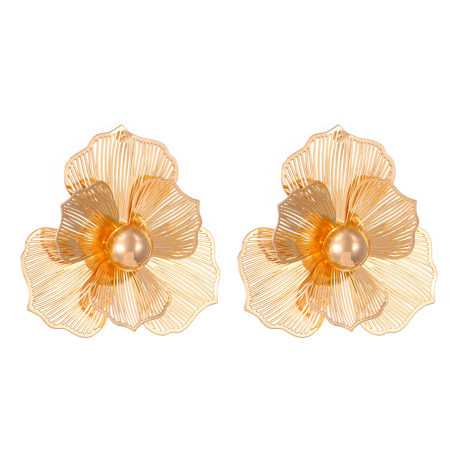 Three-dimensional hollowed-out flower stud necklace accessory, exquisite and elegant, European and American niche design, high-end jewelry accessory for women Item Picture