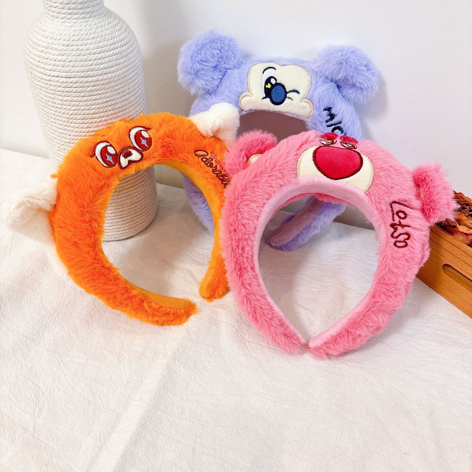 Cute Teddy headband, plush strawberry bear, three-eyed Mickey Mouse cartoon headband, face-washing, photo-taking and performance headwear Specification drawing