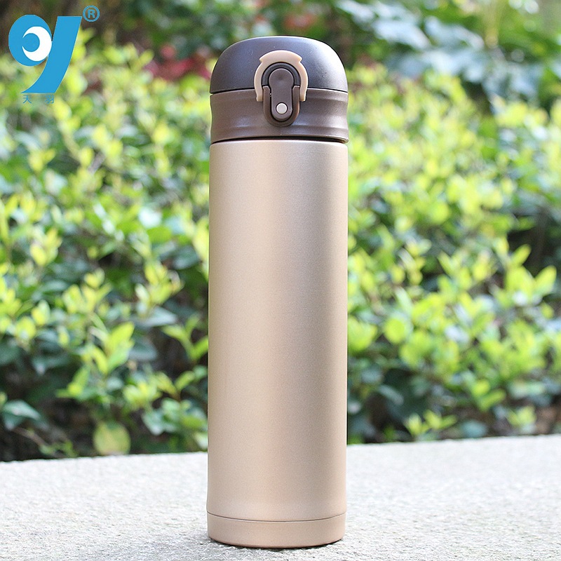 Portable stainless steel thermos cups for men and women, simple and bouncy lid water cups and bottles for students, large capacity 500ml business cups full figure