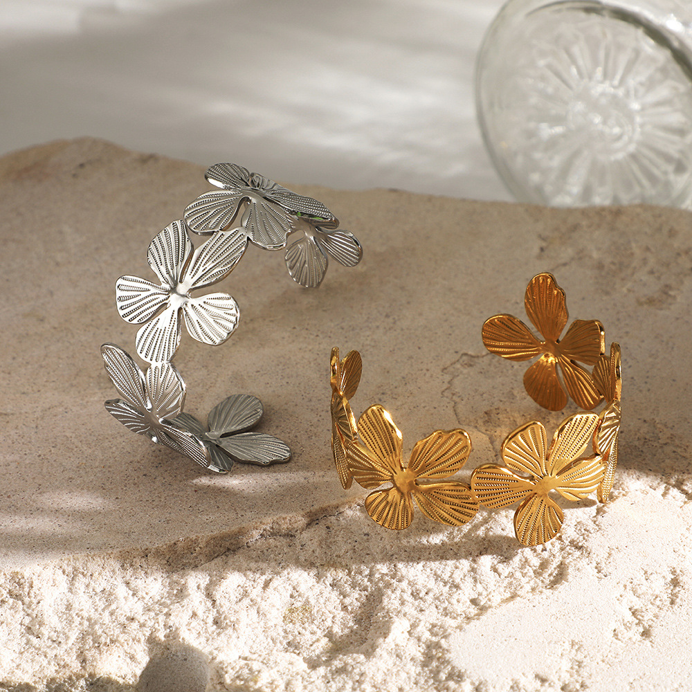 New European and American original design leaf and flower bracelet, electroplated with gold, high-end feel, no color fading at the opening, cross-border bestseller full figure