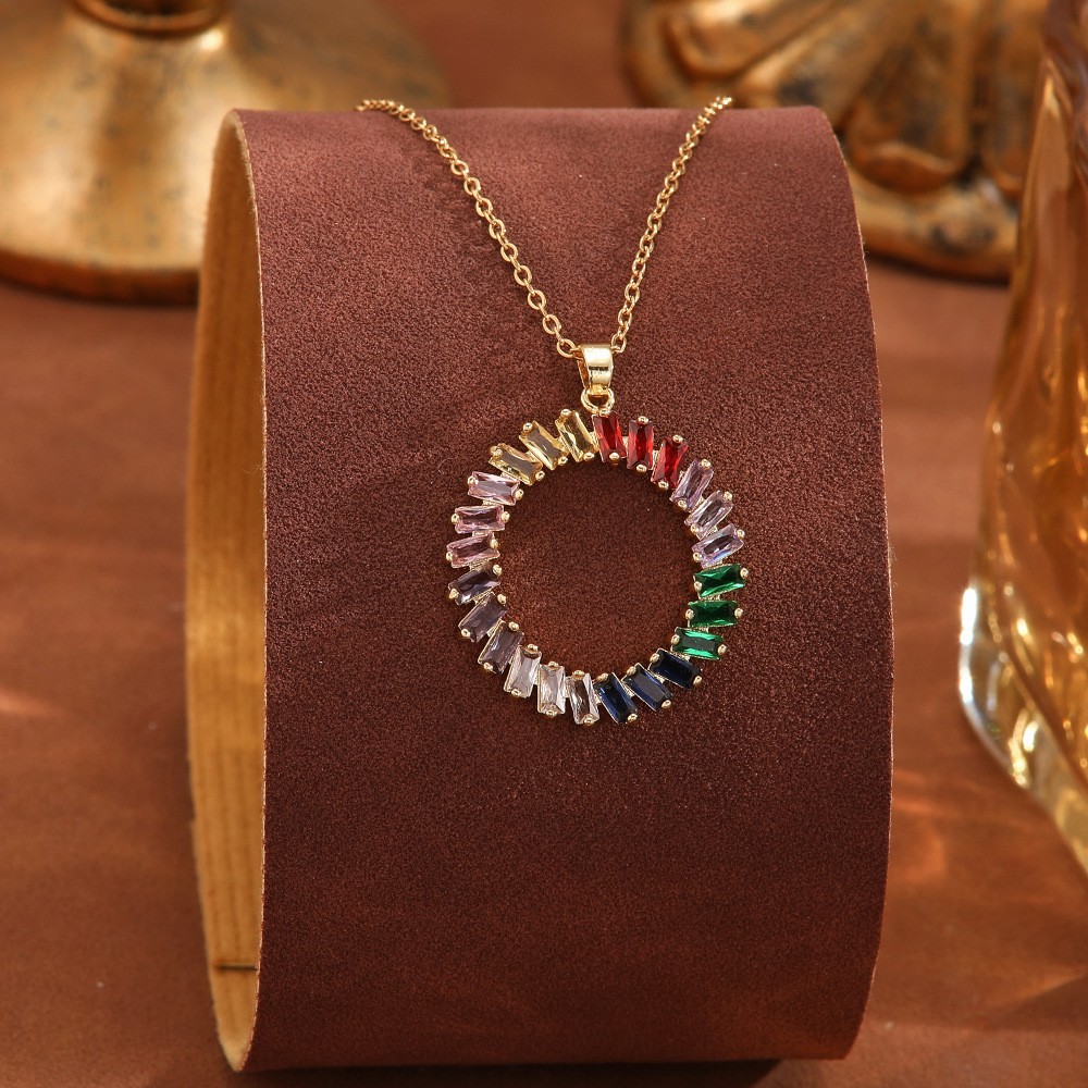 New light luxury ins niche design collarbone chain, titanium steel, non-fading, broken gold, small cube sugar necklace, sweater chain for women details Picture