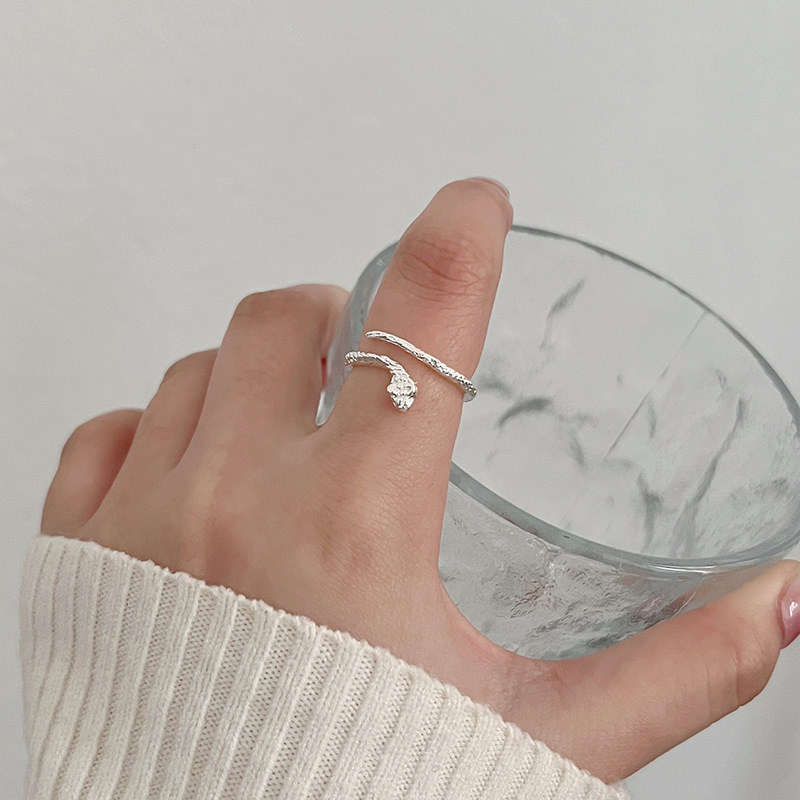 The niche design of the snake ring is fashionable, trendy, individualistic, versatile, and exudes a sense of sophistication. It has an adjustable opening for women full figure