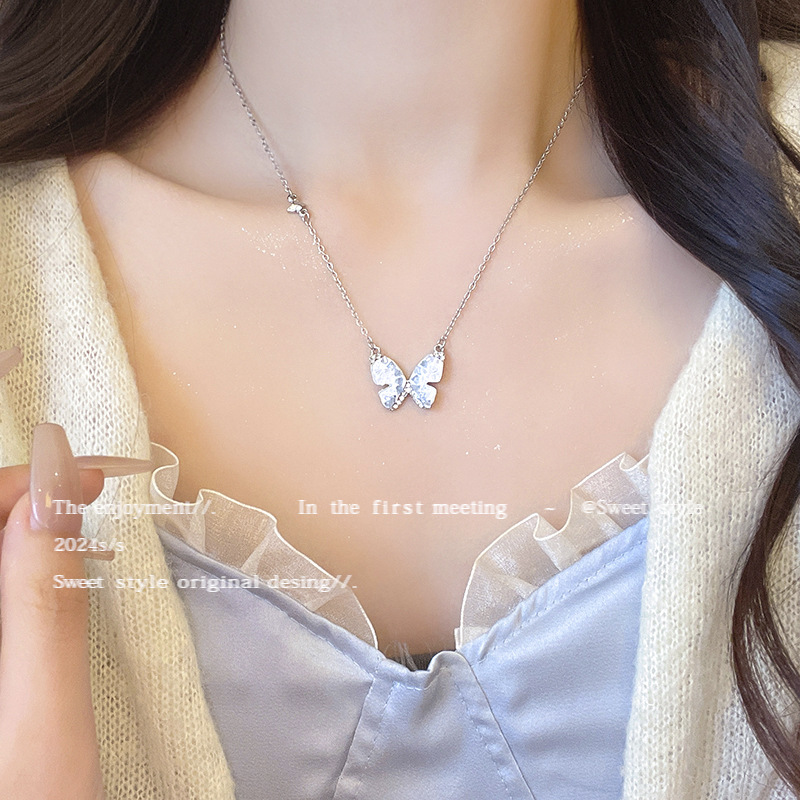 The gradient blue diamond butterfly necklace is a fashionable and high-end, light luxury and niche collarbone chain, a new versatile accessory Application Scenario