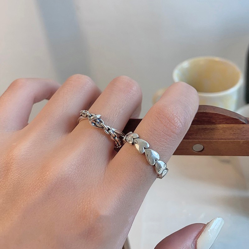 A new type of ring with a simple and unique Korean style, featuring a plain heart-shaped ring with an open mouth, and a cold and feminine cross-chain design details Picture