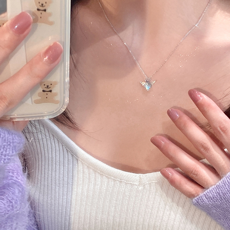Ins-style angel wing pendant titanium steel necklace for women, light luxury, niche and high-end, versatile zircon collarbone chain accessory Application Scenario