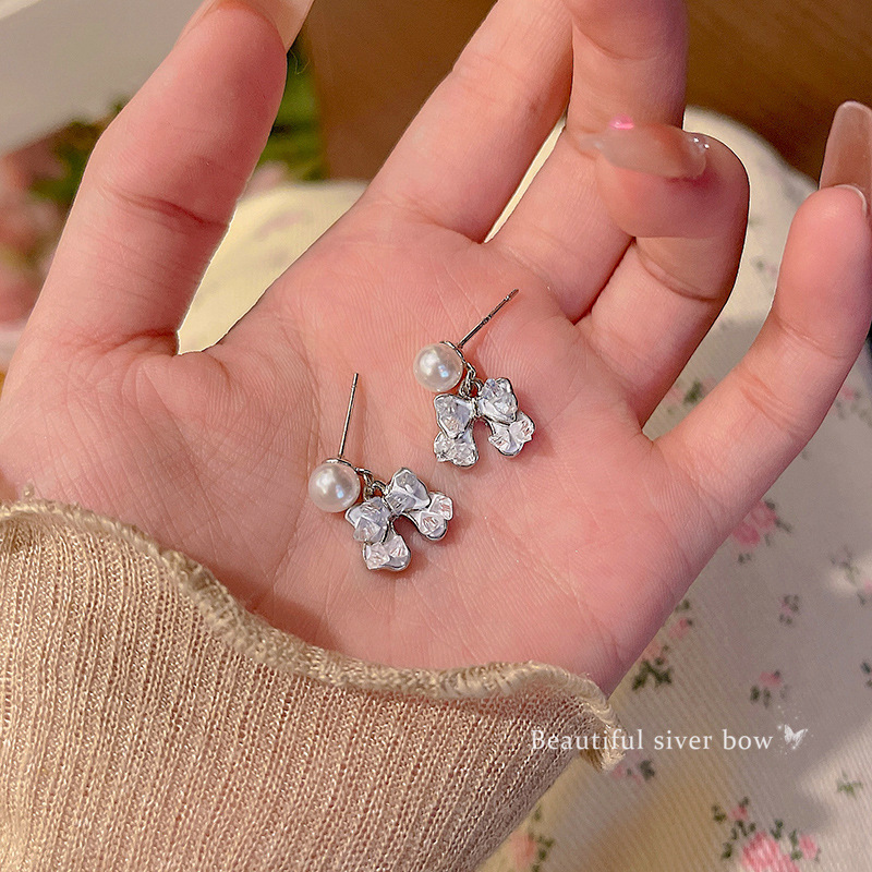 Korean-style gradient crystal bow earrings, women's light luxury, niche and high-end pearl stud earrings S925 silver needle earrings Specification drawing