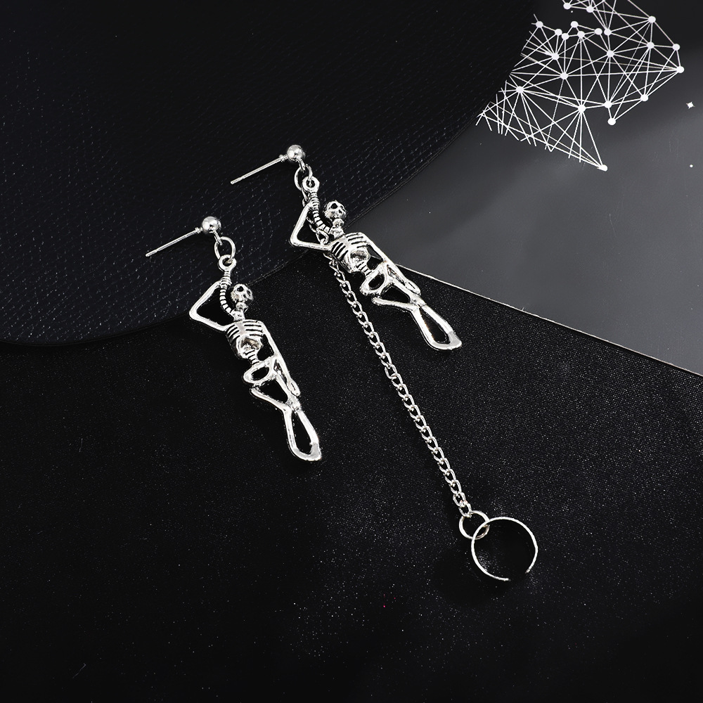 European and American aged alloy skull earrings, trendy punk asymmetrical chain ear clips, Halloween couple accessories details Picture