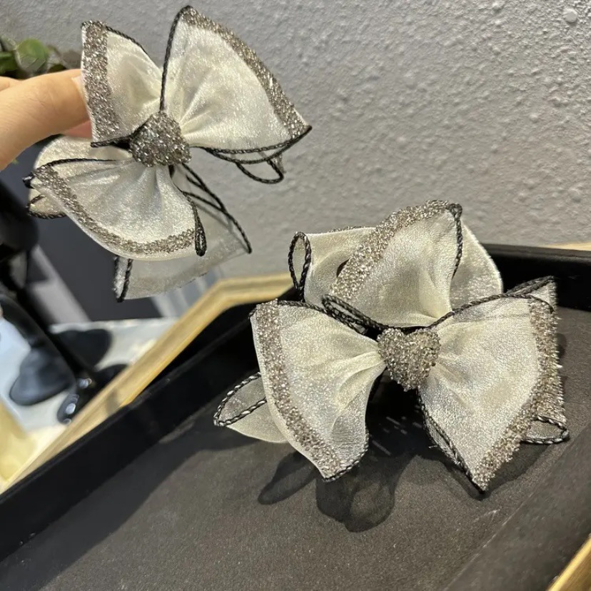 Diamond-encruted mesh bow braid grab clip for women 2024 new high-end style updo hair clip, semi-tied shark hair clip Application Scenario