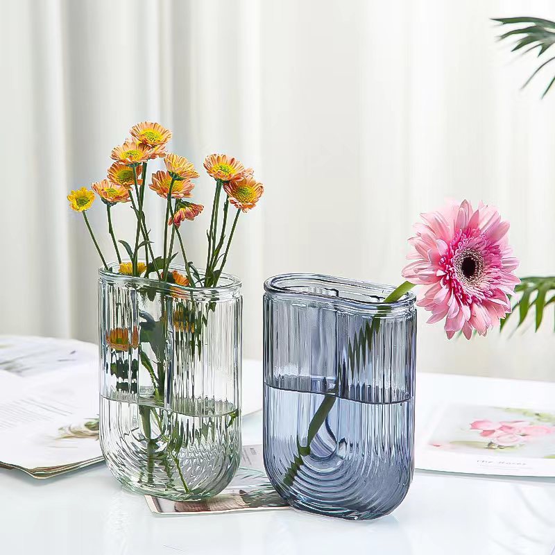 Modern creative and light luxury living room dining table dried flower decoration, simple hydroponic popular fresh flower glass vase ornaments full figure