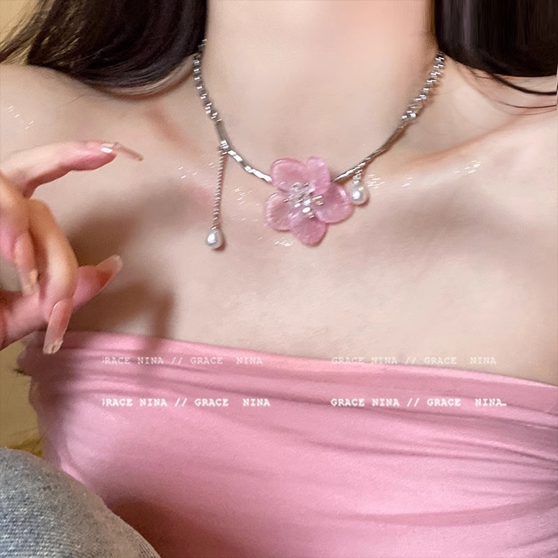 Sweet pink flower tassel necklace, a cool and feminine style, versatile and elegant collarbone chain, a high-end and light luxury bestseller full figure