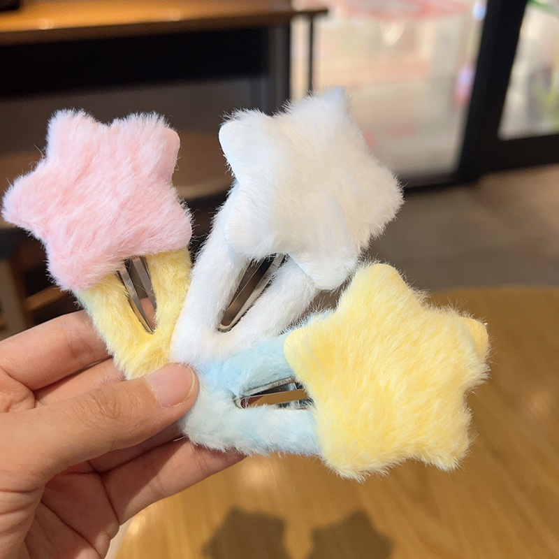 The new plush bb clip and star clip are super cute and warm. The student side bangs and the fringed hair clip are sweet girl hair accessories full figure