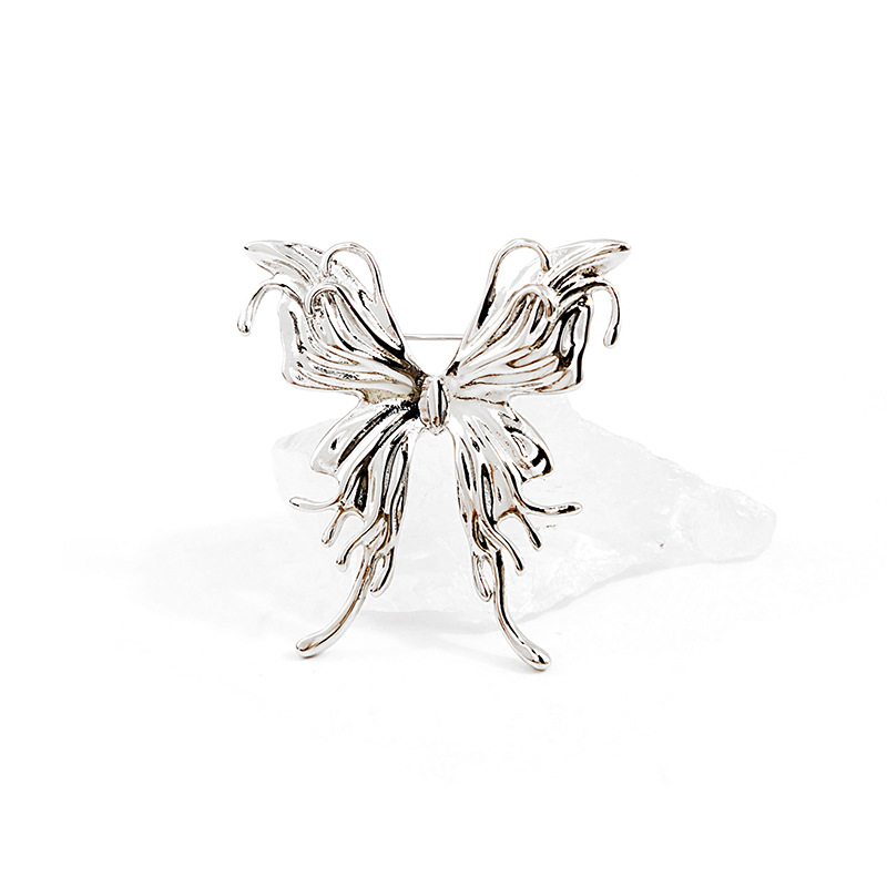 European and American retro metal style three-dimensional butterfly brooch, suit cardigan, overcoat, niche pin, simple and elegant accessory details Picture