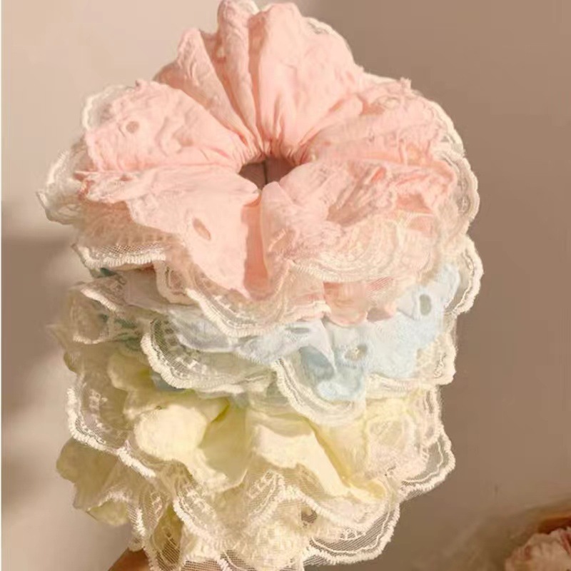 French heart lace fringed large intestine hair tie, a woman's high-end and elegant style, super fairy-like bun hair tie Application Scenario