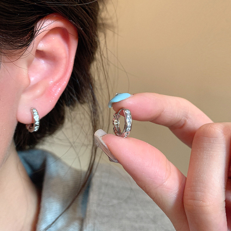 Diamond-encrusted zirconium ring ear buckles for women, fashionable and niche design sense, elegant earrings, cold style set, best-selling earrings details Picture