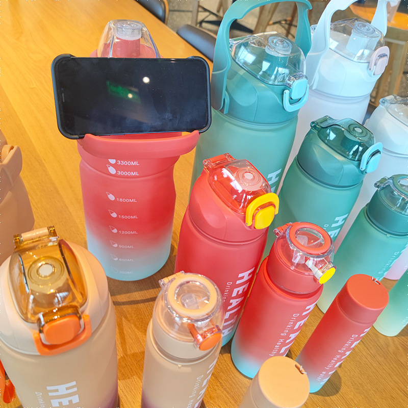 Wholesale of four-piece sets of gradient color water cups, large-capacity gym sports water bottles, straws and plastic cups for the South American market Specification drawing