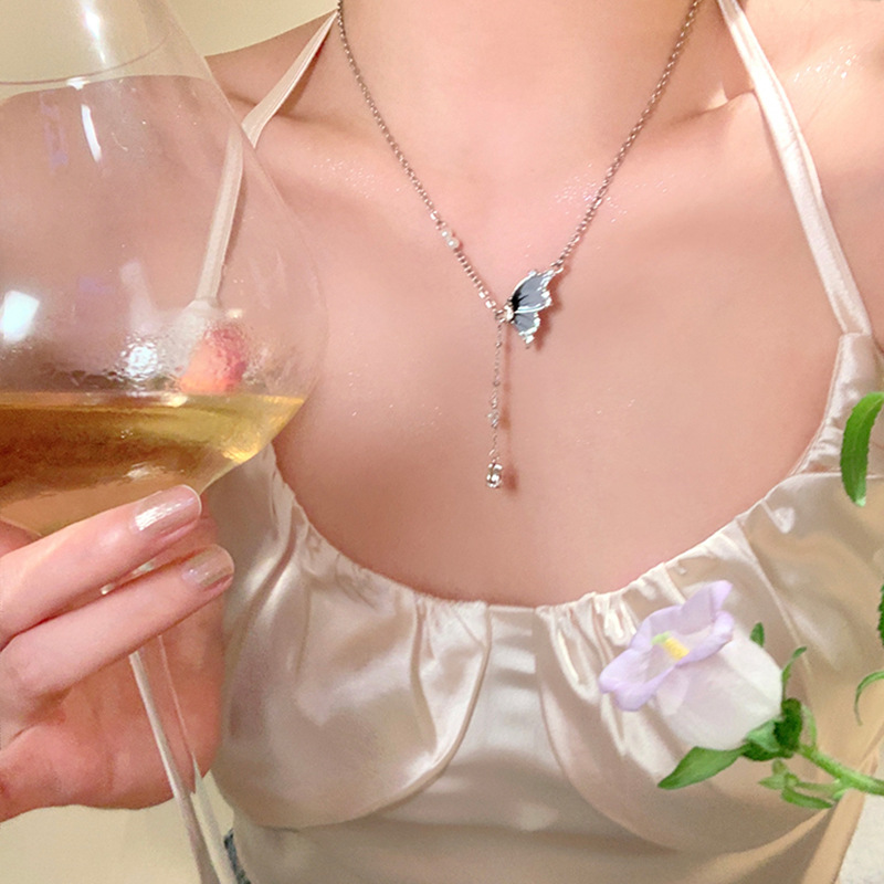 Zircon butterfly pearl necklace for women, a light luxury and high-end look, versatile and elegant collarbone chain, a sweet and popular neckchain accessory Application Scenario