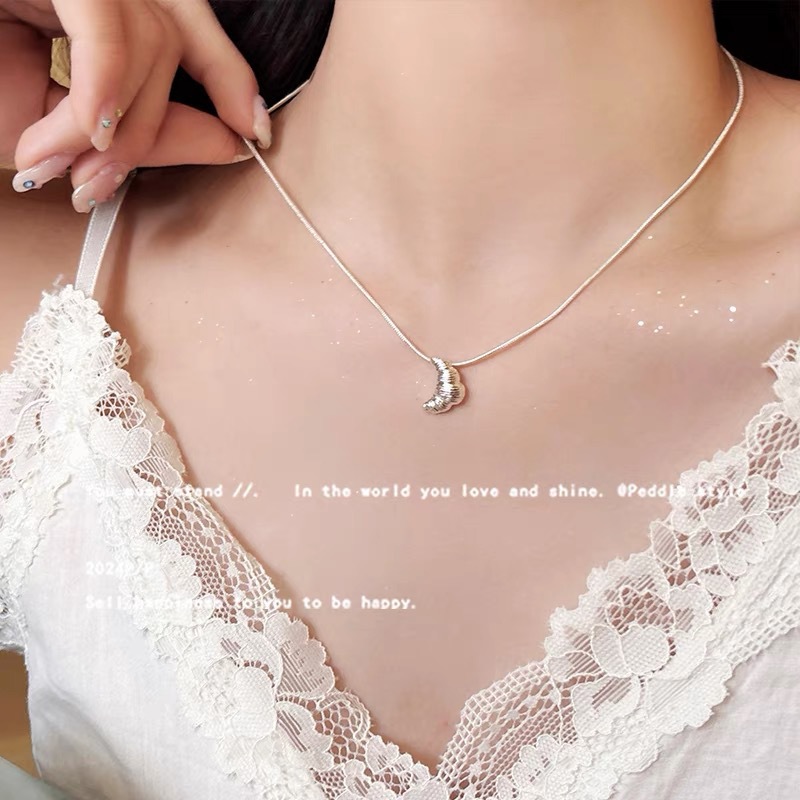 The minimalist shell collarbone chain with a unique and cold style that doesn't fade is fashionable and elegant. It features a trendy design that is popular among Internet celebrities and is a new trend details Picture