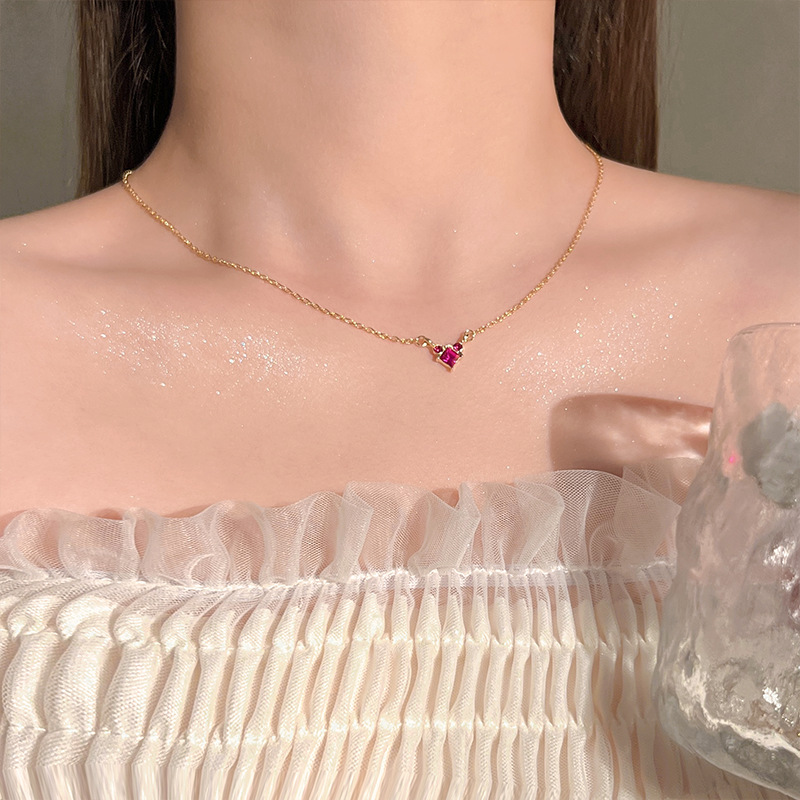 Xiaohongshu's best-selling Little Red Heart gemstone necklace, a new luxury pendant for women in 2025, is a versatile and exquisite collarbone chain Specification drawing