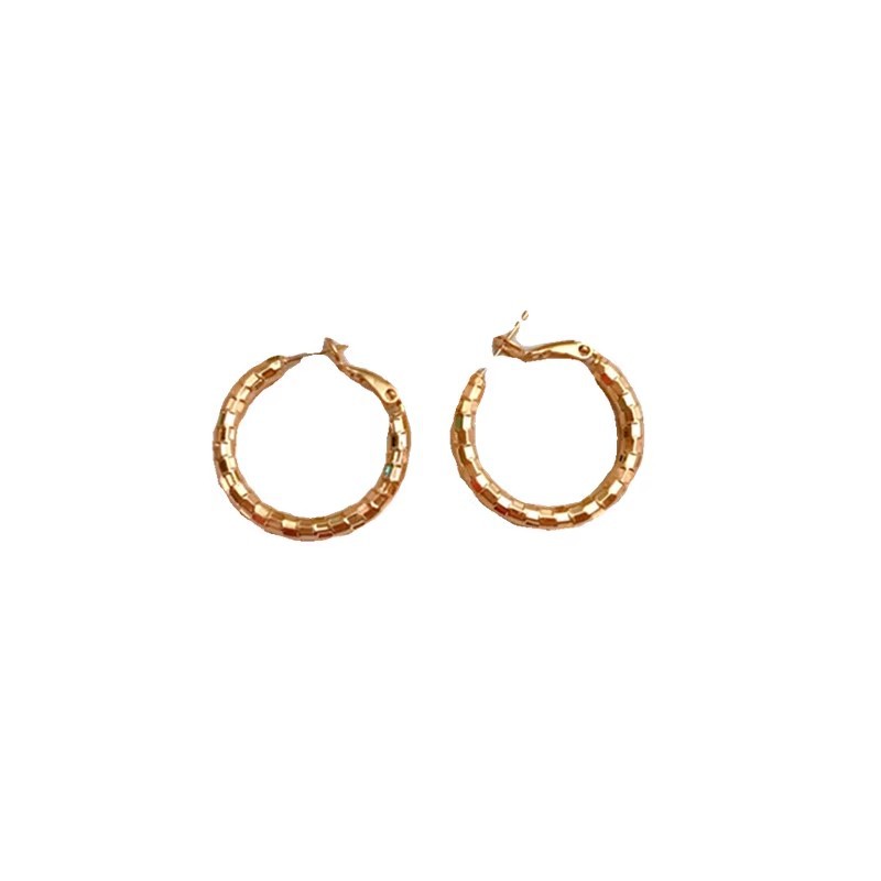 The large circular ear rings in the shape of broken silver are a light luxury and niche design for women, exuding a sense of sophistication and grandeur. They are also silver exaggerated round face earrings Item Picture