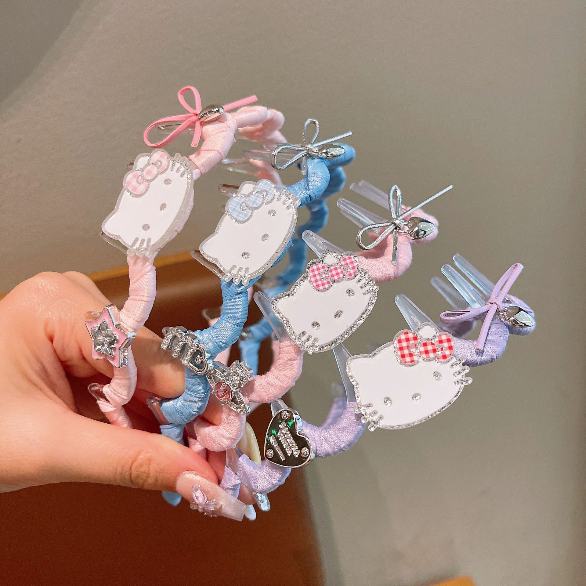 Cute Hello Kitty high headband with teeth, wavy hair band, women's face wash headband, hair clip, pressure hair accessory, hair accessory full figure