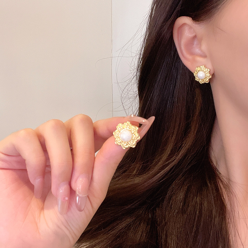 Irregular rose flower stud earrings from Europe and America, Hong Kong style, retro metallic feel, unique and individual earrings, popular and best-selling earrings details Picture