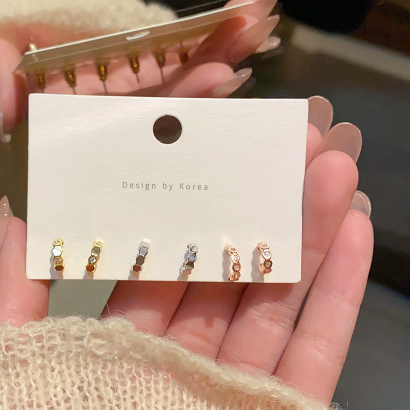 Mini set for sleeping without removing ear piercings, small ear studs, high-end and elegant earrings, unique, exquisite and versatile earrings for women full figure