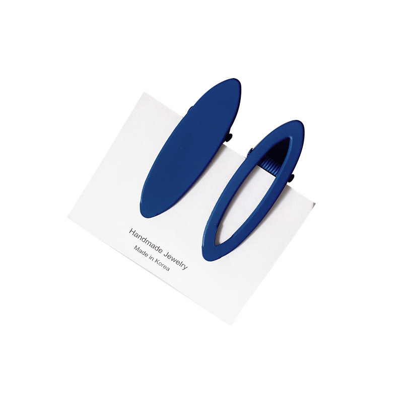 A new two-piece headwear set featuring a simple and stylish Morandi color hair clip with an oval combination and a duckbill clip Item Picture
