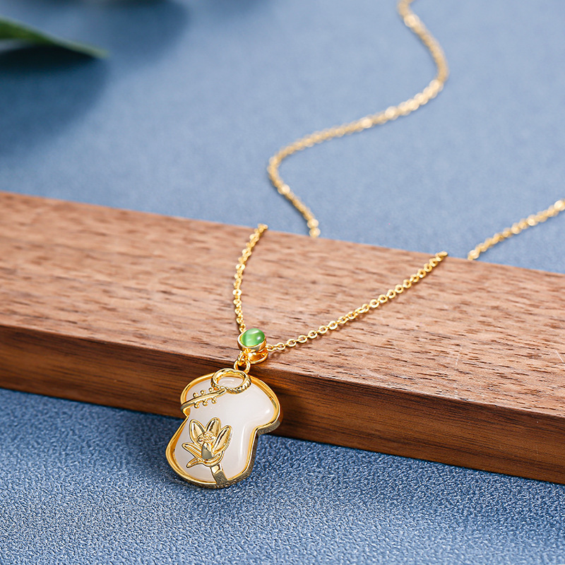 Chinese-style design sense cheongsam pendant, titanium steel necklace, women's Instagram niche real gold electroplated collarbone chain, versatile accessories Application Scenario