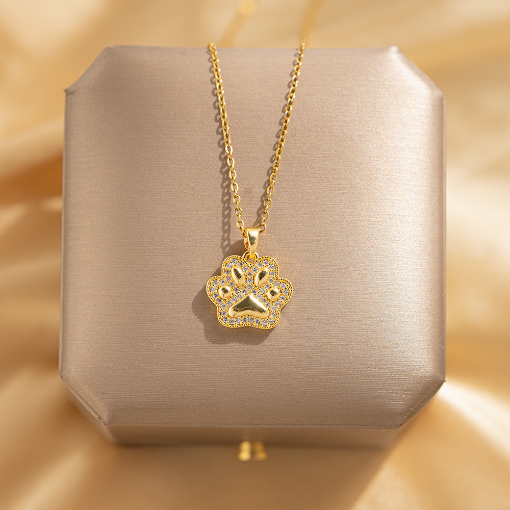Japanese and Korean light luxury cute cat paw pendant titanium steel necklace for women, simple and versatile fashion collarbone chain, popular high-end accessory full figure