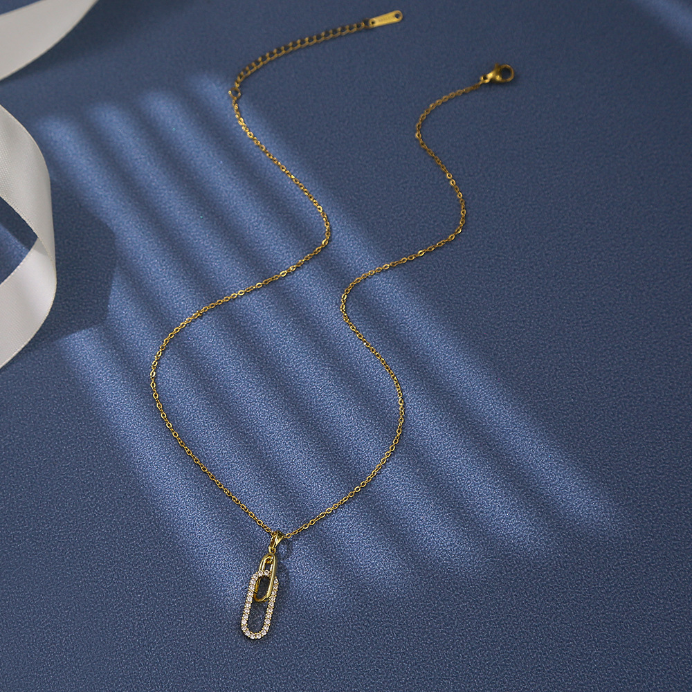 European and American fashionable geometric paperclip pendant with zircon titanium steel necklace, women's light luxury, versatile and popular online accessory Specification drawing
