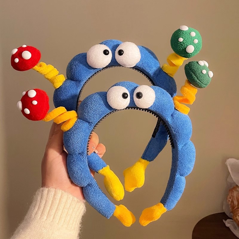 The same style of hair band as Yu Shuxin, cute and fun, big eyes, plush hair band, high top of the head, face washing, hair pressing headband, girl taking photos Application Scenario