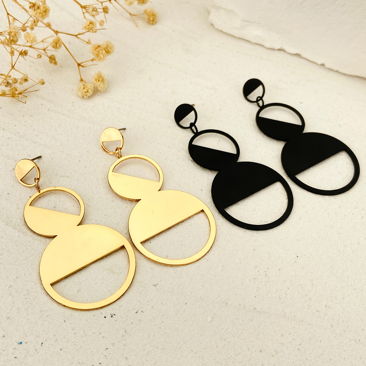 New cross-border exaggerated round earrings, women's retro design, hollowed-out semi-circular tassel stud earrings, European and American earrings Specification drawing