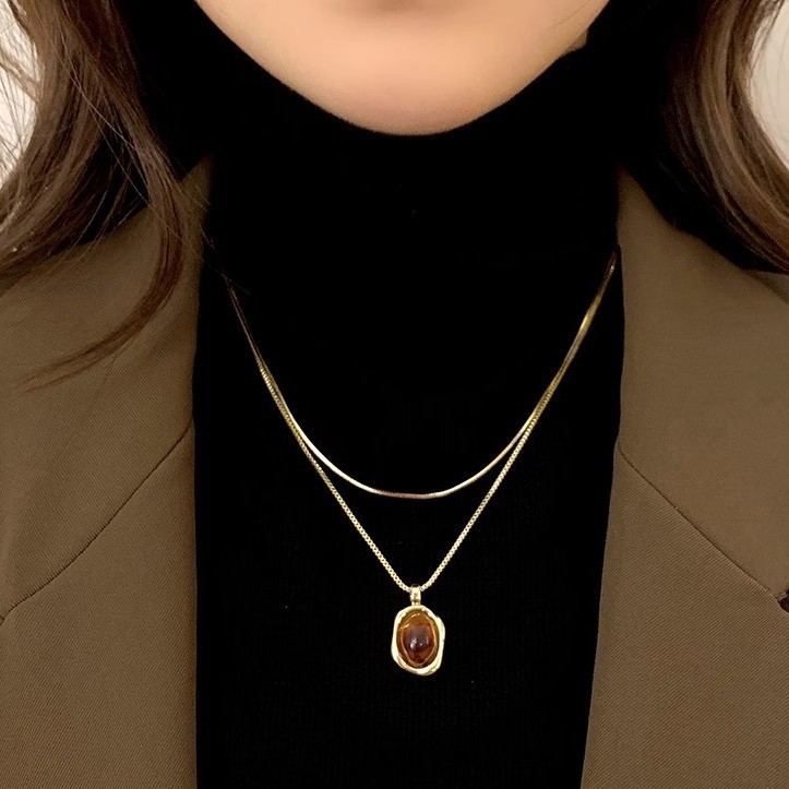 Amber oval pendant stacked necklace for women, light luxury, fashionable and high-end, niche sweater chain, elegant neck chain accessory Application Scenario