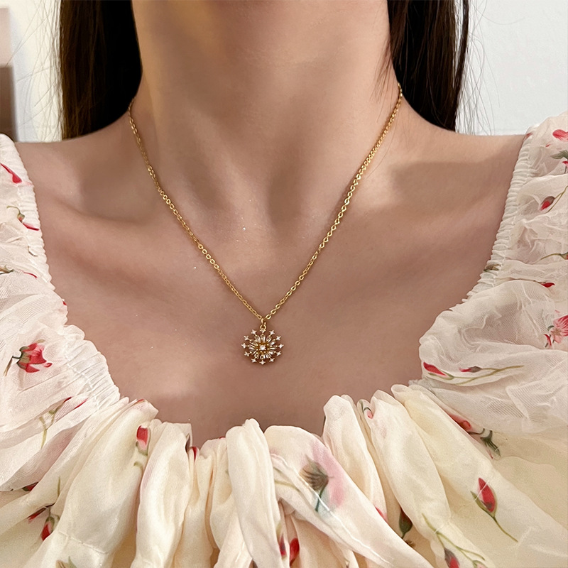 A new, niche and light luxury design necklace with a touch of elegance, a titanium steel necklace, and a popular sunflower-shaped zircon collarbone pendant full figure