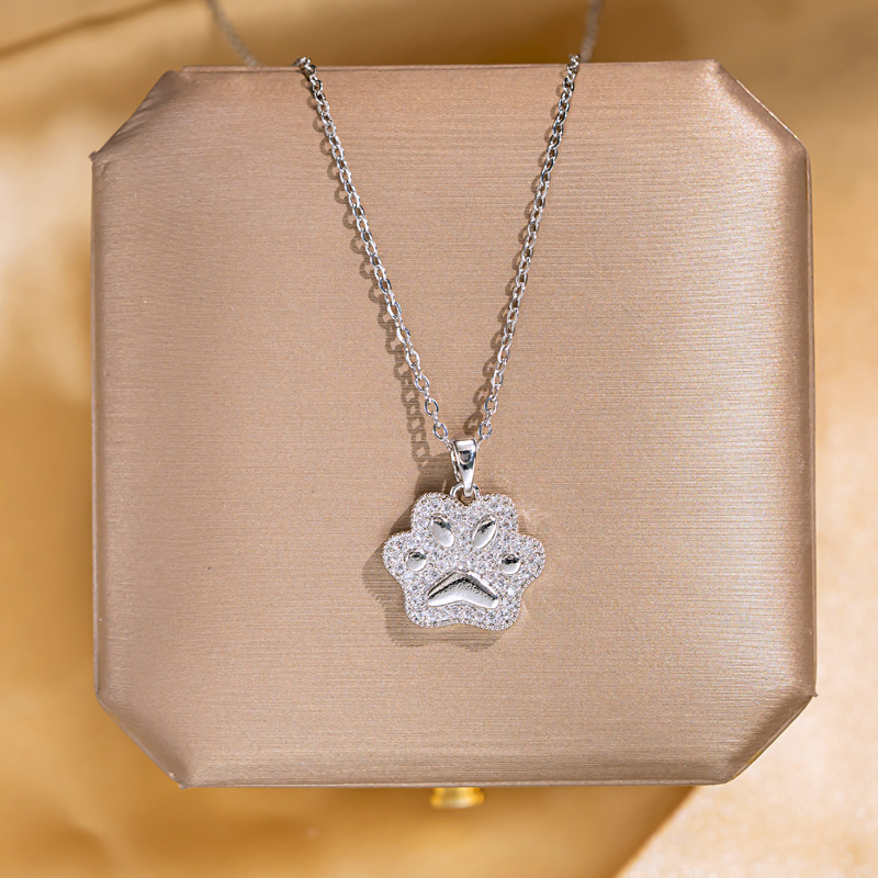 Korean version silver simple cat paw pendant titanium steel necklace, women's exquisite zircon full diamond collarbone chain, niche accessories wholesale full figure