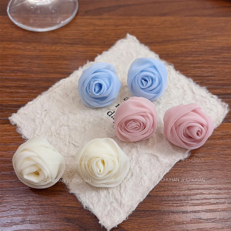 Sweet girl ~ Gentle flower earrings 2025 New bestseller Hepburn style high-end stud earrings, elegant earrings Application Scenario