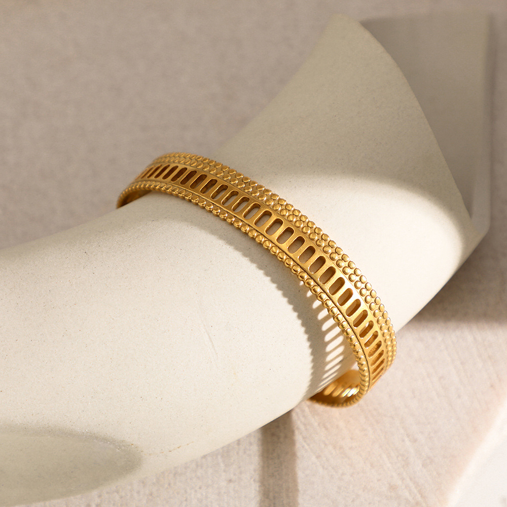 New cross-border bestseller twisted bracelet, electroplated rose gold, hollowed-out smooth surface, ladies' high-end feel, hot sale wholesale in Europe and America Specification drawing
