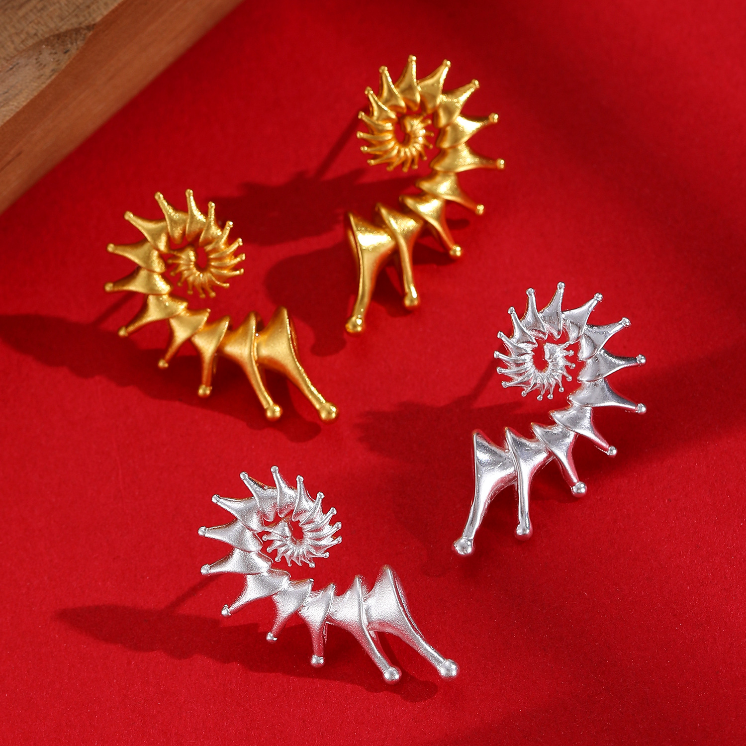 The conch stud earrings are a niche, androgynous, fashionable and individual new Chinese-style, ins style, high-end earrings as a gift for your girlfriend full figure