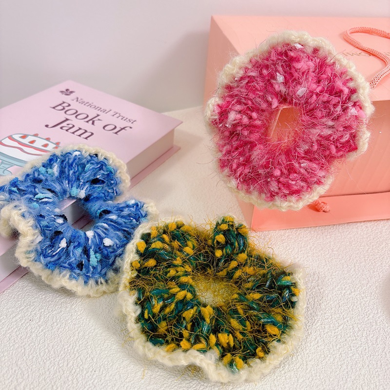 Original handcrafted hair accessories, knitted hand-mixed thread hair ropes, woolen hair bands, large intestine rings, woven leather bands, plush headwear and hair ropes details Picture