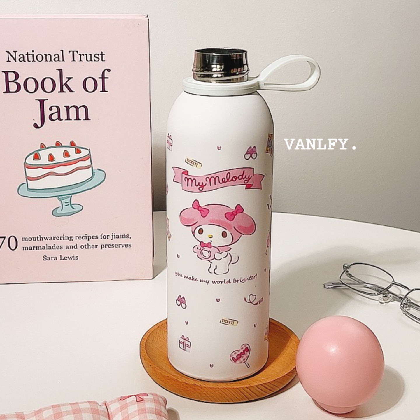 The new stainless steel 304 insulated cup from ins is cute and cartoonish for girls. It is portable and has a high level of appearance. It is a portable water cup with a handle Specification drawing