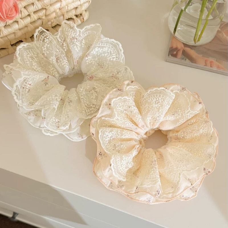 Fresh and delicate lace floral hair tie, women's hair tie, ponytail hair tie, sweet rubber band, atmospheric hair accessory Application Scenario