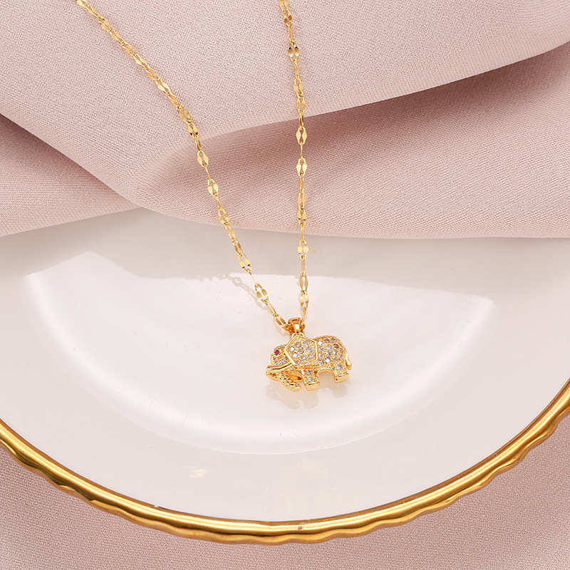 18k gold crystal luxury copper-plated small elephant titanium steel necklace, female Instagram design elephant pendant, Internet celebrity collarbone Specification drawing