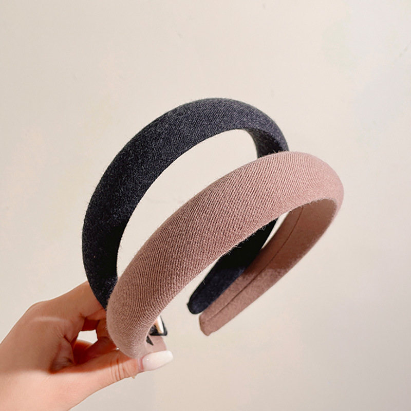 Korean style ins milk coffee sponge hairband, simple and elegant for women, high top hairpin, popular facial cleansing headband wholesale Application Scenario