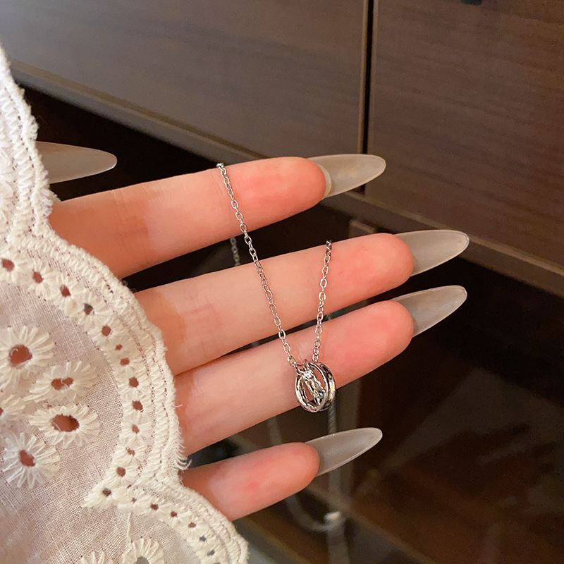 Double-ring diamond-encrusted pendant titanium steel necklace, new and versatile collarbone chain, European and American style cross-border necklace accessory full figure